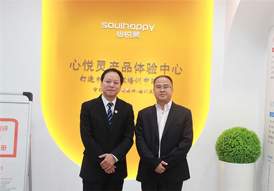 心悅靈聯(lián)合創(chuàng)始人李玉寶和寧夏心理咨詢師協(xié)會會長劉勖峰