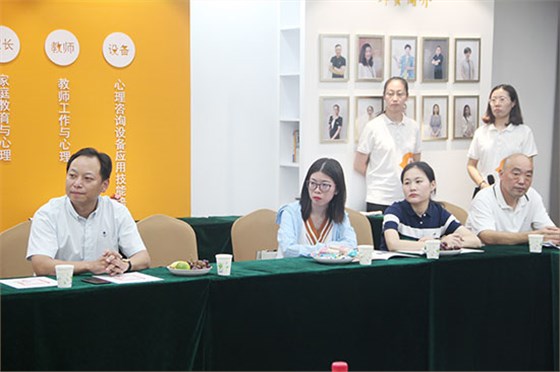 某市衛(wèi)健委領(lǐng)導(dǎo)組&ldquo;走進(jìn)心悅靈&rdquo;參觀交流