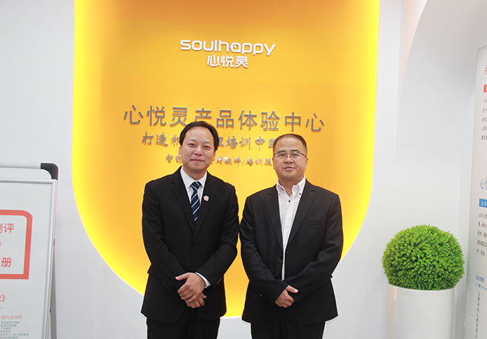 心悅靈聯(lián)合創(chuàng)始人李玉寶和寧夏心理咨詢師協(xié)會(huì)會(huì)長劉勖峰